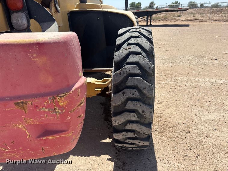 image for item EL2519 2005 Caterpillar TH460B telehandler