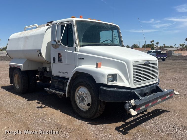 image for item EL2536 2000 Freightliner FL70 water truck