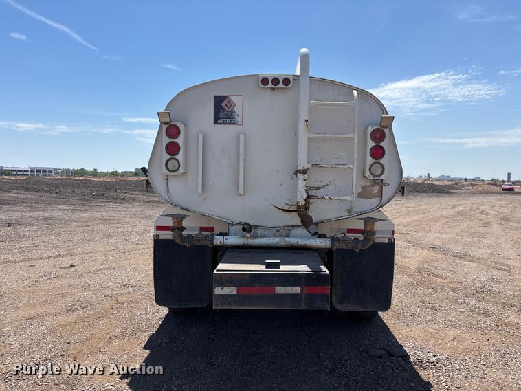 image for item EL2536 2000 Freightliner FL70 water truck