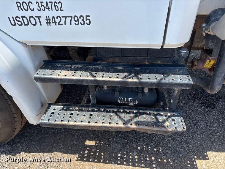 image for item EL2536 2000 Freightliner FL70 water truck