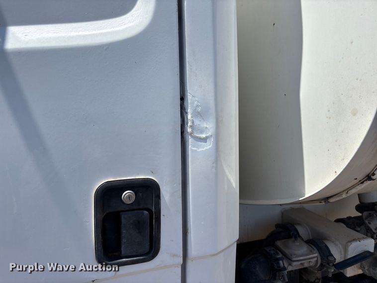 image for item EL2536 2000 Freightliner FL70 water truck