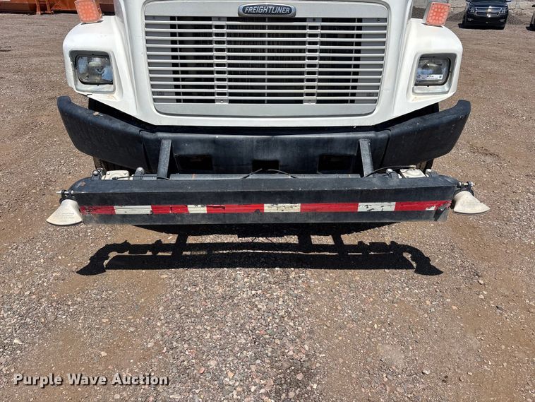 image for item EL2536 2000 Freightliner FL70 water truck