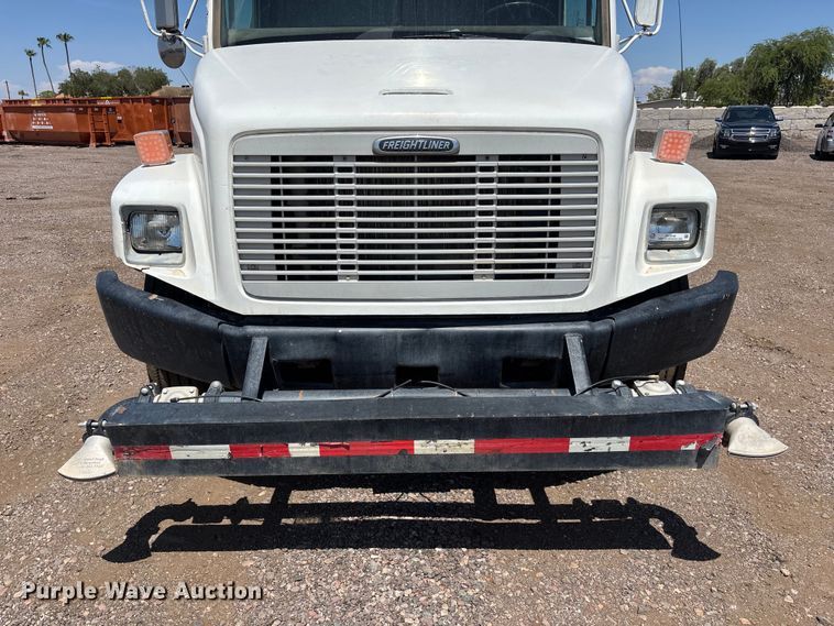 image for item EL2536 2000 Freightliner FL70 water truck