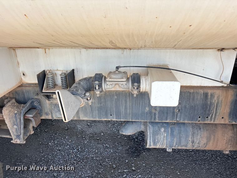 image for item EL2536 2000 Freightliner FL70 water truck