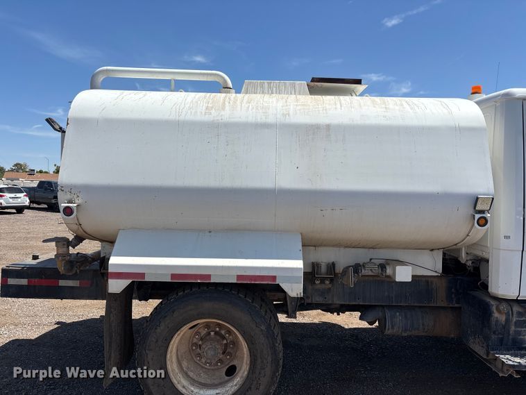 image for item EL2536 2000 Freightliner FL70 water truck
