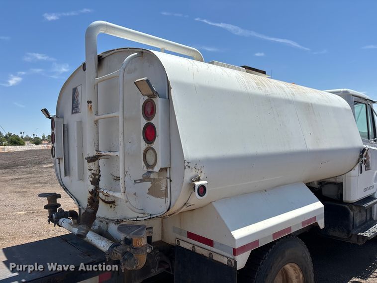image for item EL2536 2000 Freightliner FL70 water truck