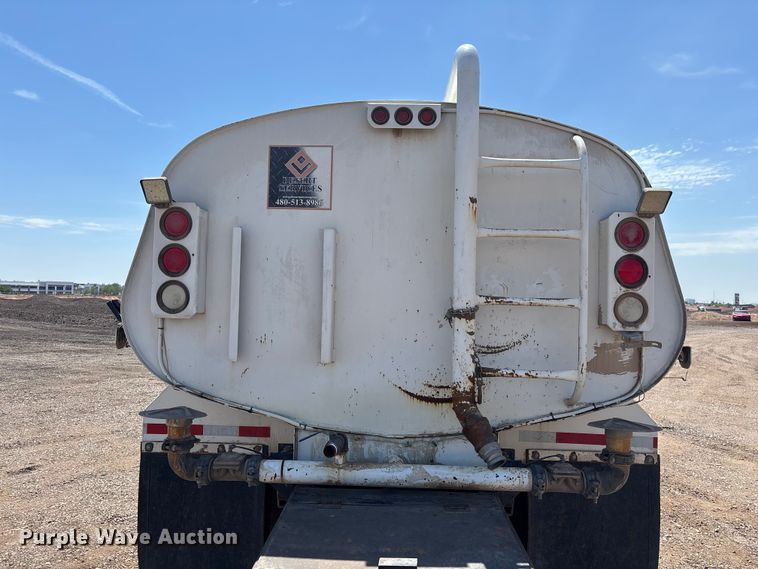 image for item EL2536 2000 Freightliner FL70 water truck