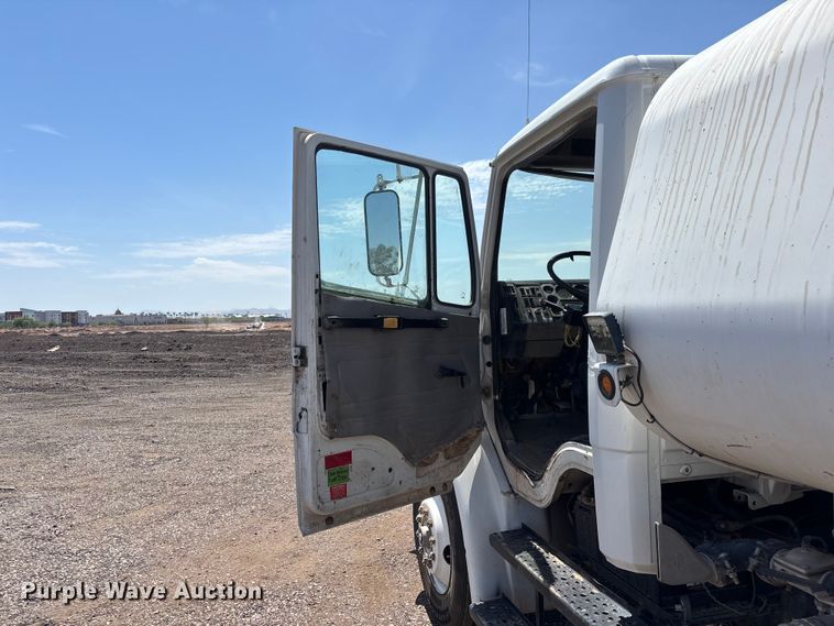 image for item EL2536 2000 Freightliner FL70 water truck