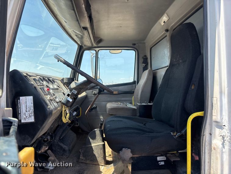 image for item EL2536 2000 Freightliner FL70 water truck