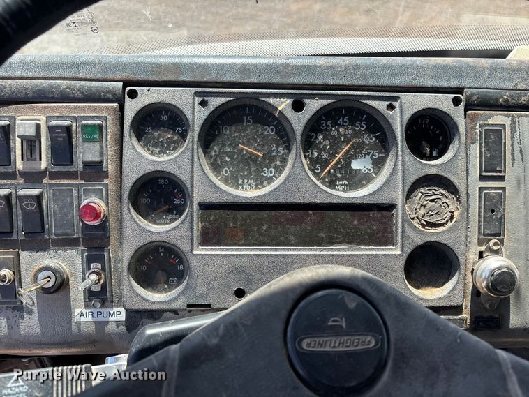 image for item EL2536 2000 Freightliner FL70 water truck