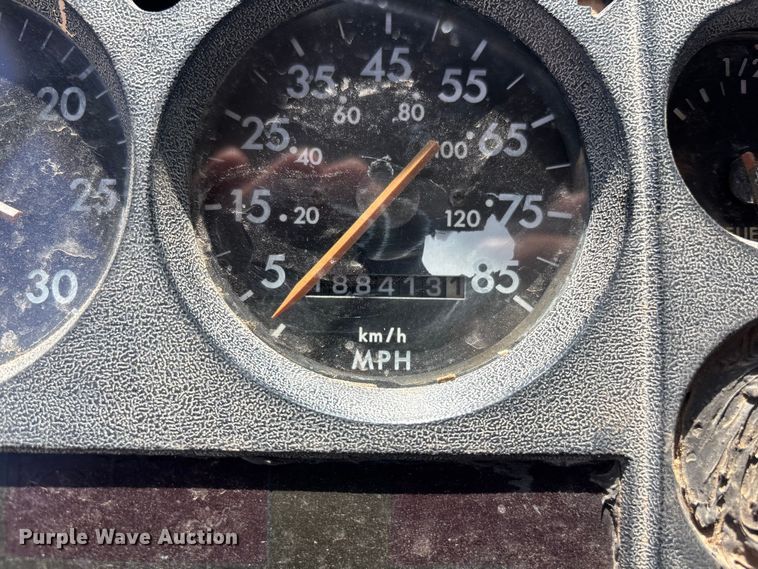 image for item EL2536 2000 Freightliner FL70 water truck