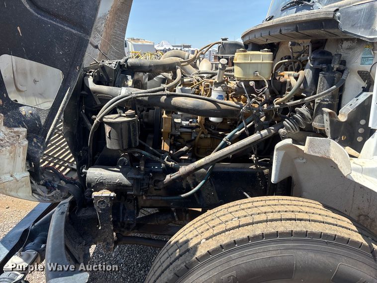 image for item EL2536 2000 Freightliner FL70 water truck