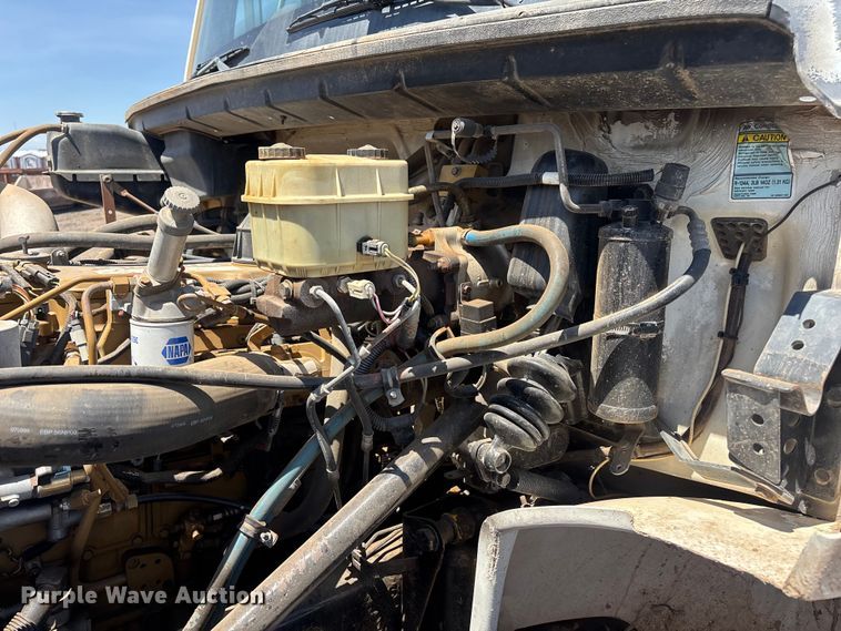 image for item EL2536 2000 Freightliner FL70 water truck