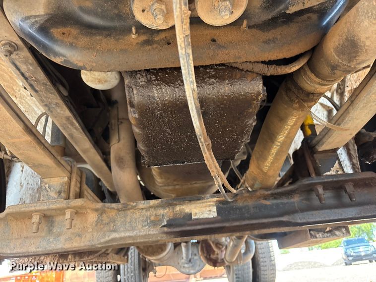 image for item EL2536 2000 Freightliner FL70 water truck