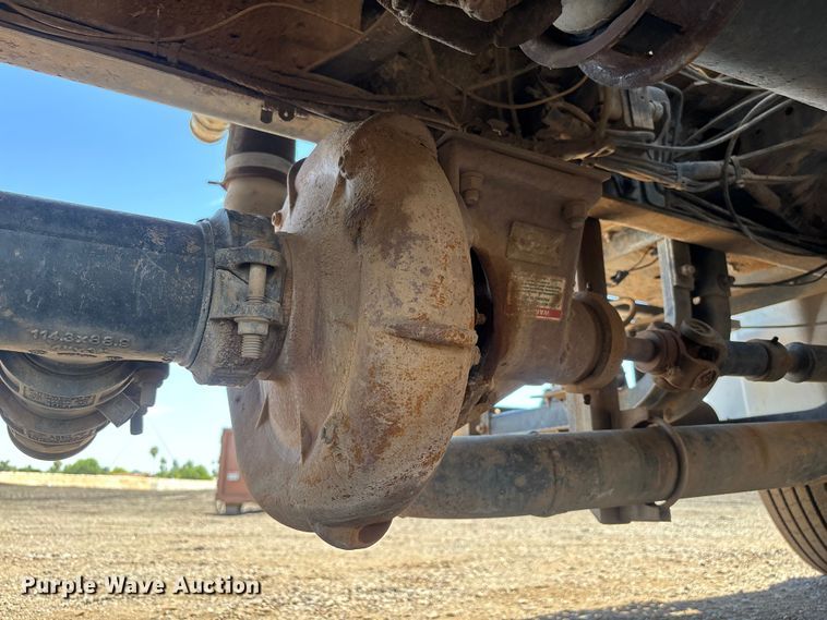 image for item EL2536 2000 Freightliner FL70 water truck