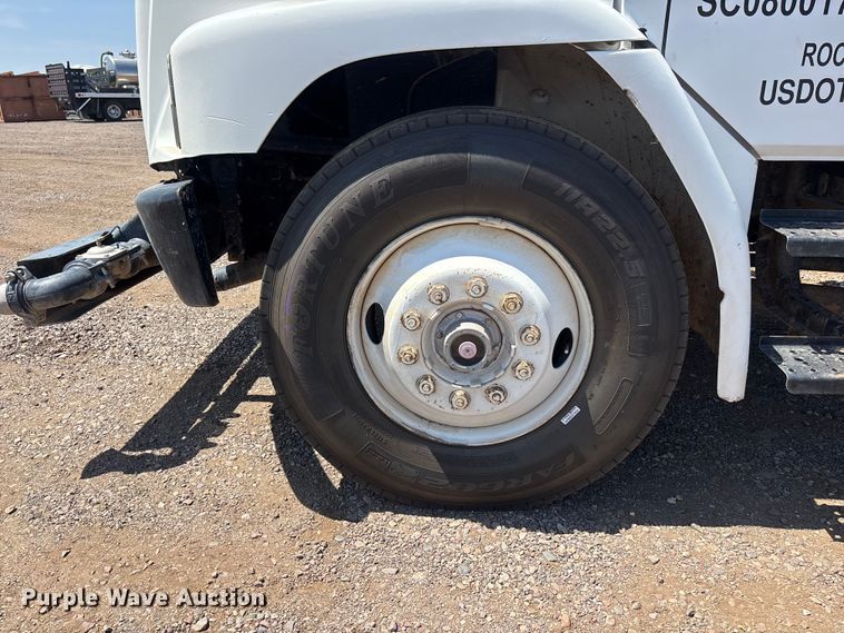 image for item EL2536 2000 Freightliner FL70 water truck