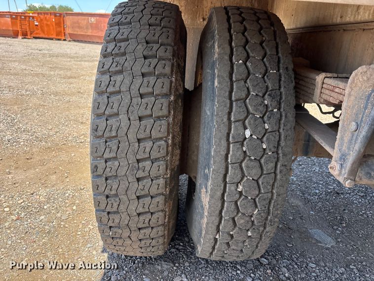 image for item EL2536 2000 Freightliner FL70 water truck