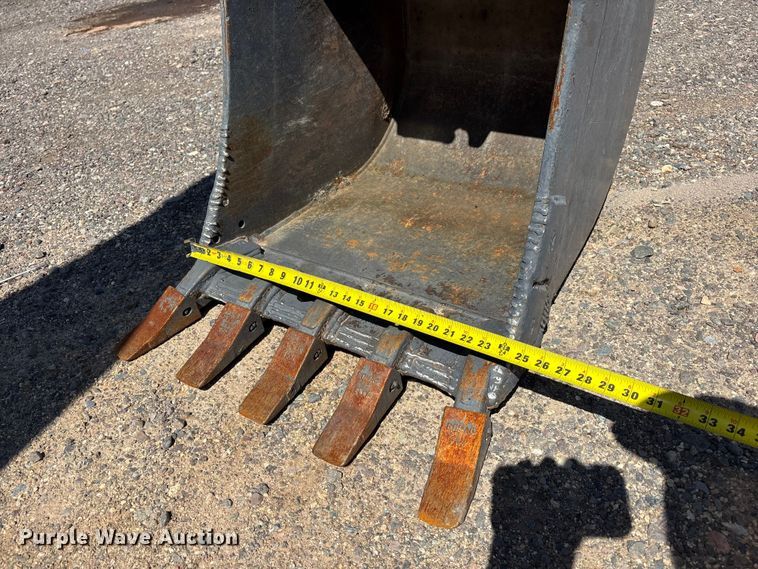 image for item EL2568 2014 Volvo BL70B backhoe