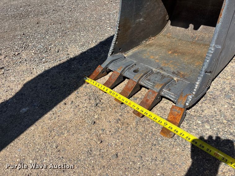 image for item EL2568 2014 Volvo BL70B backhoe
