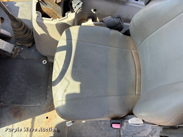 image for item EL2568 2014 Volvo BL70B backhoe