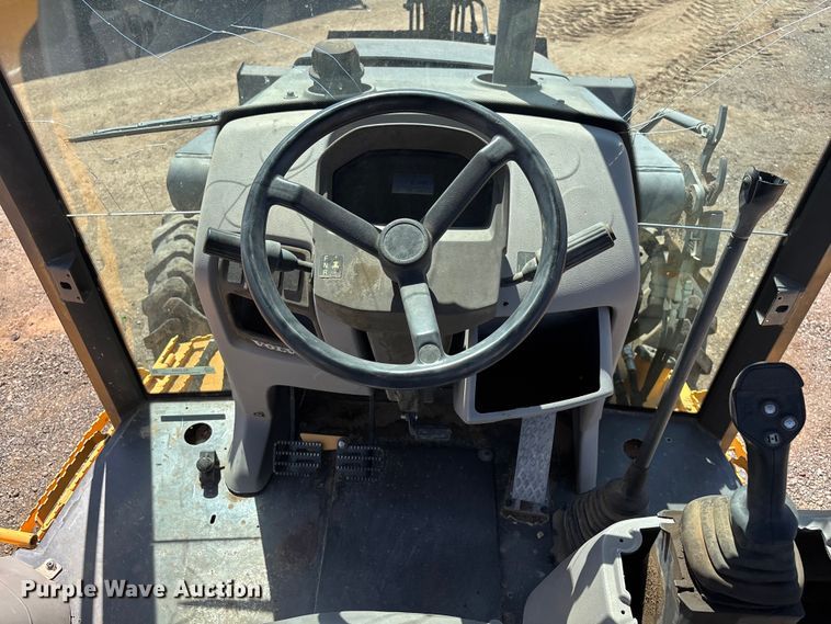 image for item EL2568 2014 Volvo BL70B backhoe
