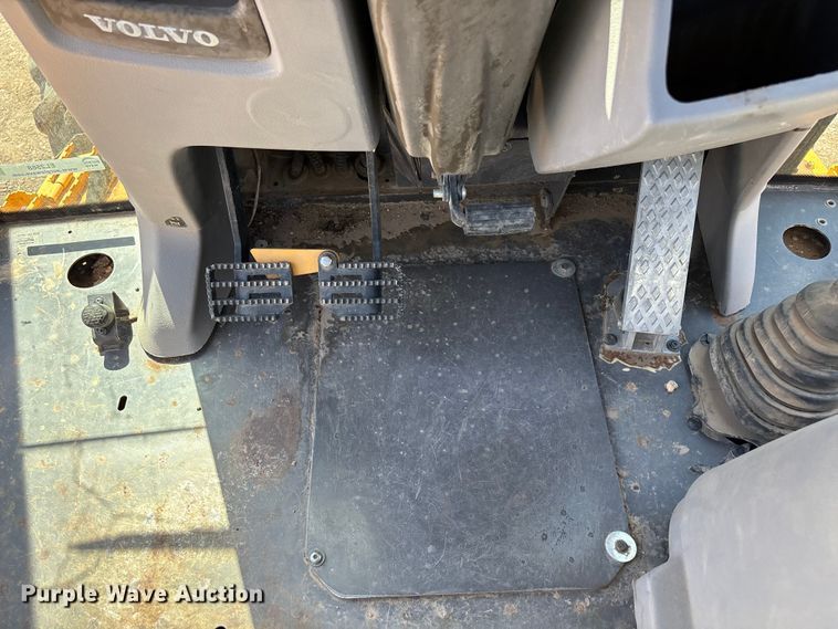 image for item EL2568 2014 Volvo BL70B backhoe