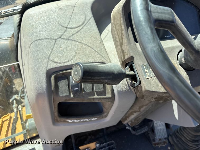 image for item EL2568 2014 Volvo BL70B backhoe
