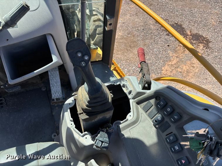 image for item EL2568 2014 Volvo BL70B backhoe