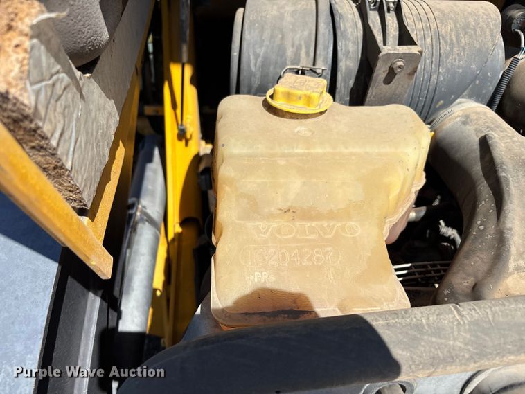 image for item EL2568 2014 Volvo BL70B backhoe