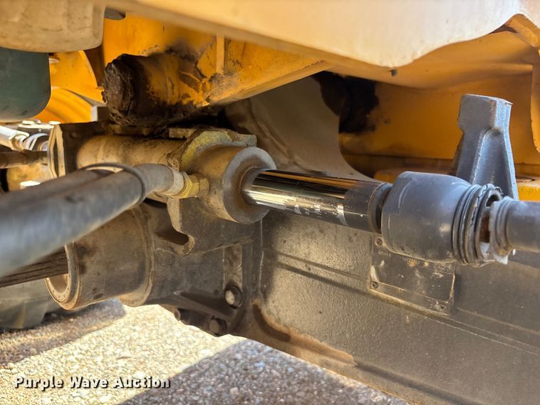 image for item EL2568 2014 Volvo BL70B backhoe