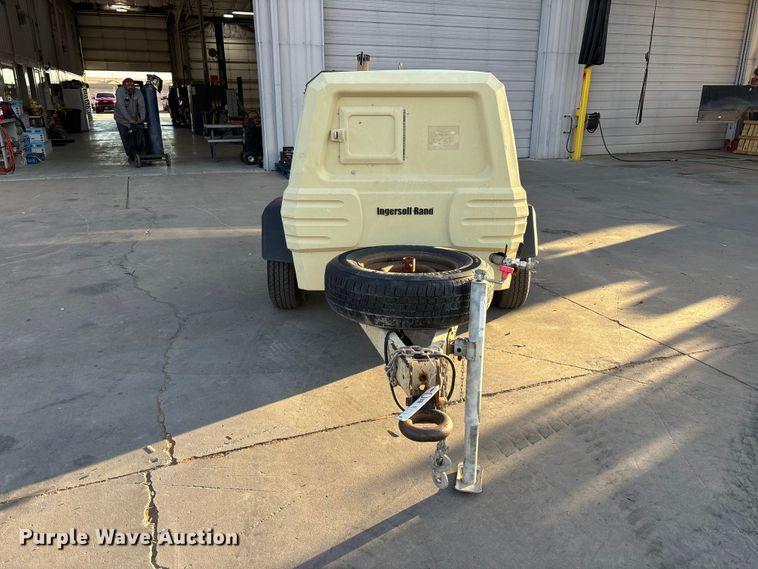 image for item EL2569 2005 Ingersoll Rand XP185WJD air compressor