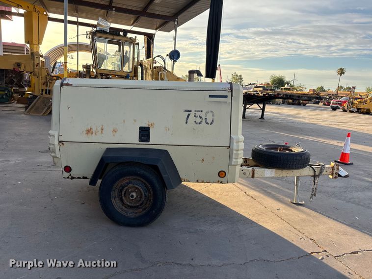 image for item EL2569 2005 Ingersoll Rand XP185WJD air compressor