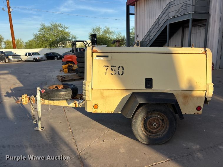image for item EL2569 2005 Ingersoll Rand XP185WJD air compressor