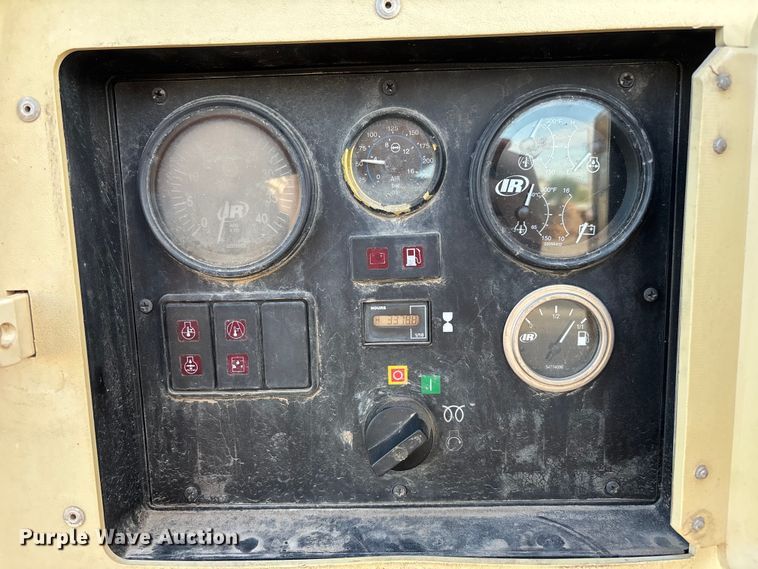 image for item EL2569 2005 Ingersoll Rand XP185WJD air compressor