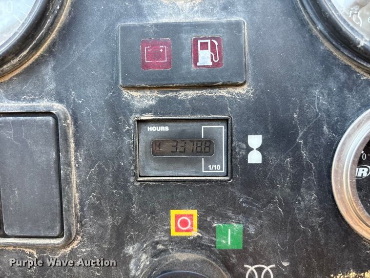 image for item EL2569 2005 Ingersoll Rand XP185WJD air compressor