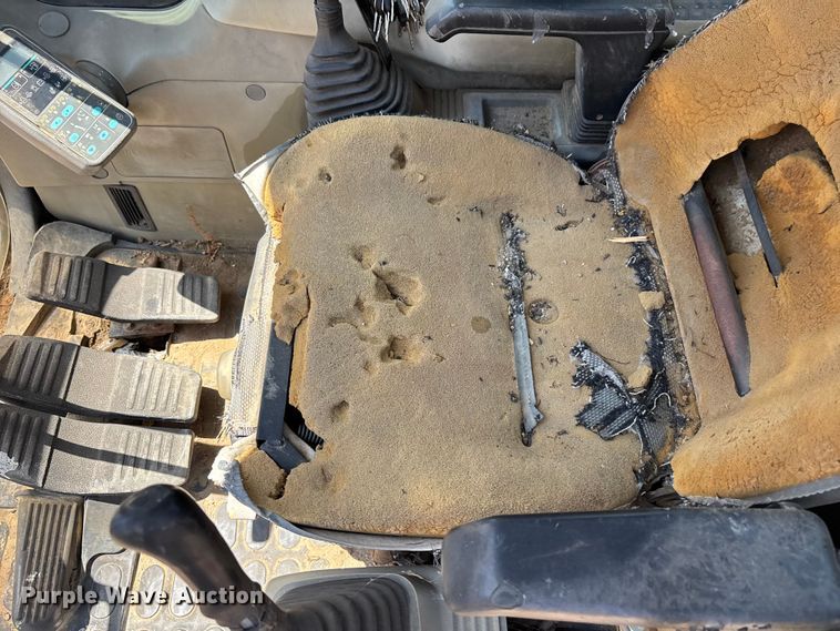 image for item EL2582 1999 Komatsu PC 400LC excavator
