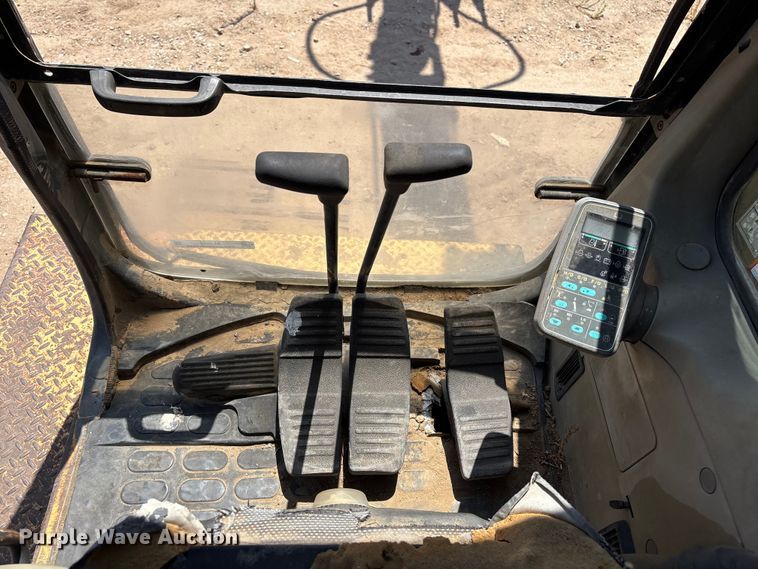 image for item EL2582 1999 Komatsu PC 400LC excavator