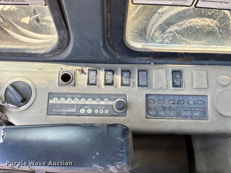 image for item EL2582 1999 Komatsu PC 400LC excavator