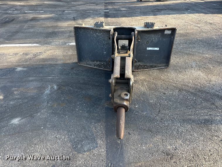 image for item EL2589 2018 Striker skid steer breaker