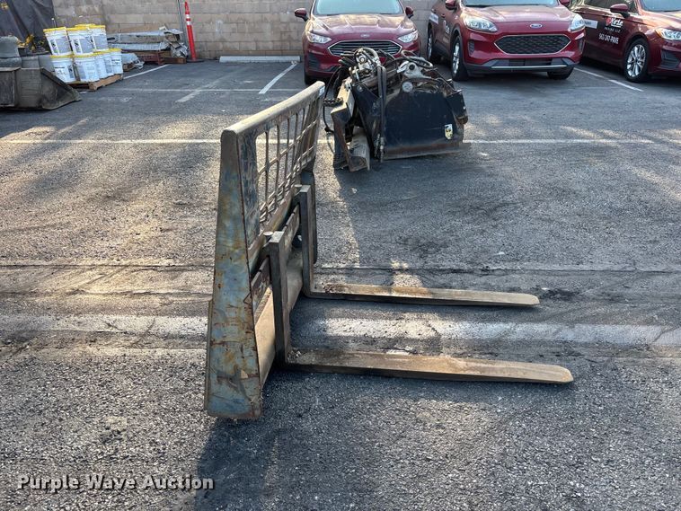 image for item EL2590 Bobcat skid steer forks