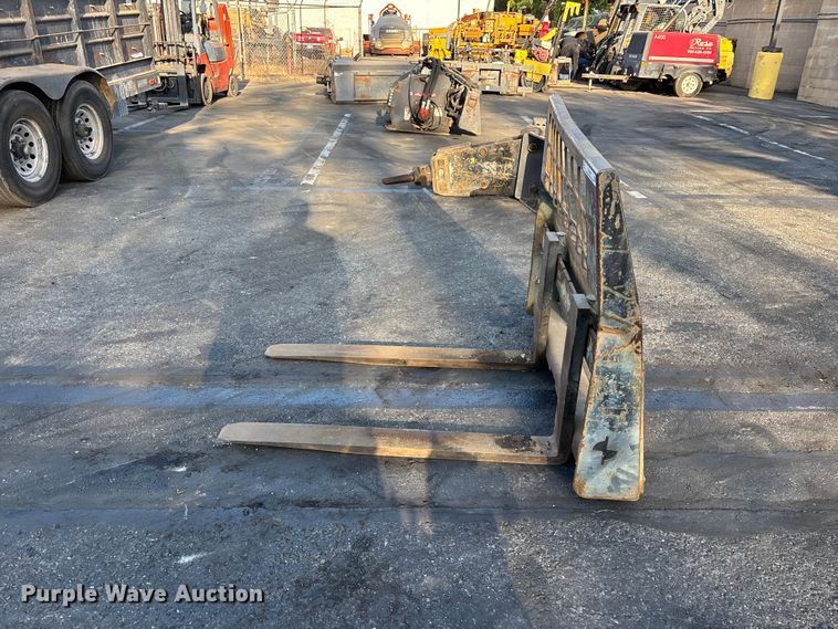 image for item EL2590 Bobcat skid steer forks