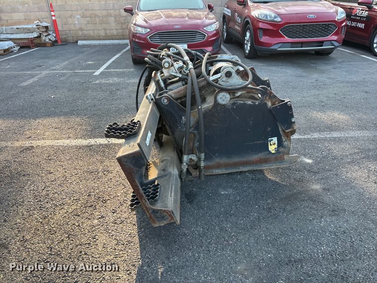 image for item EL2591 2007 Caterpillar PC 205 skid steer cold planer