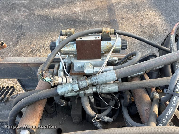 image for item EL2591 2007 Caterpillar PC 205 skid steer cold planer
