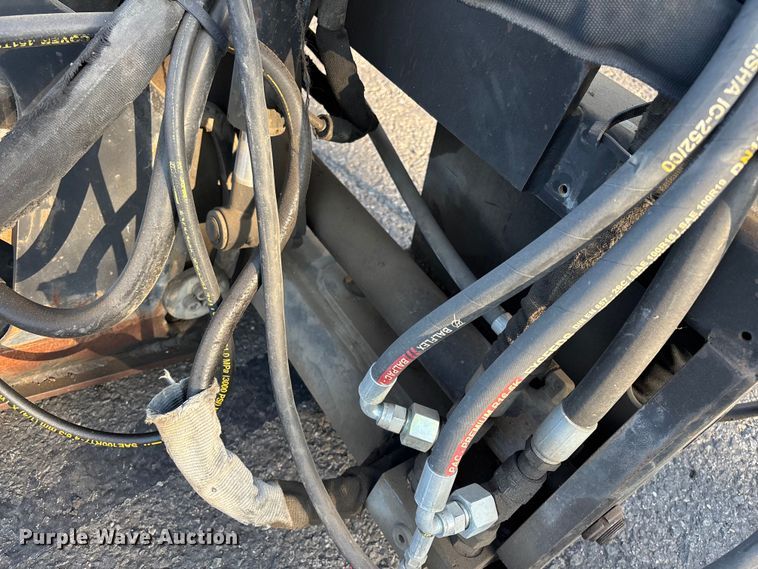 image for item EL2591 2007 Caterpillar PC 205 skid steer cold planer