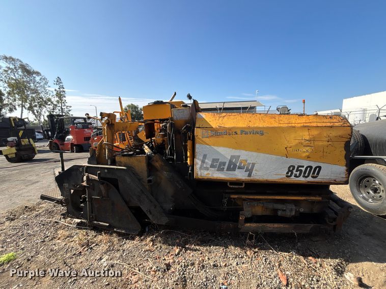 image for item EL2599 2005 Leeboy 8500 paver