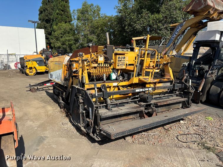 image for item EL2599 2005 Leeboy 8500 paver
