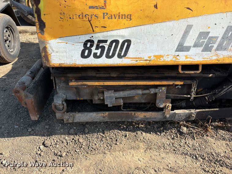 image for item EL2599 2005 Leeboy 8500 paver