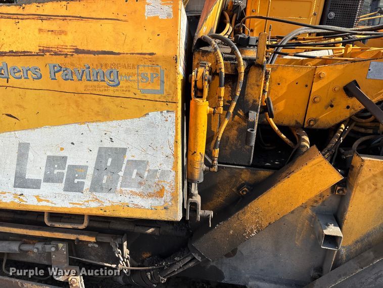 image for item EL2599 2005 Leeboy 8500 paver