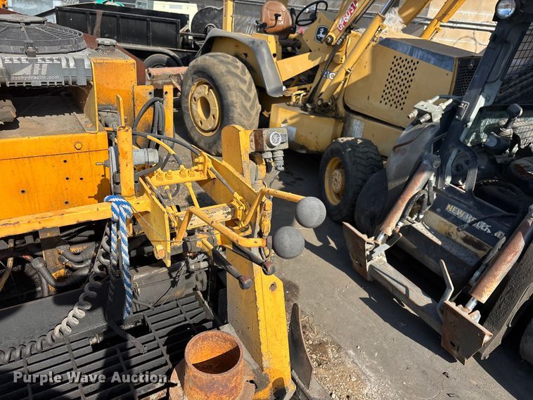 image for item EL2599 2005 Leeboy 8500 paver