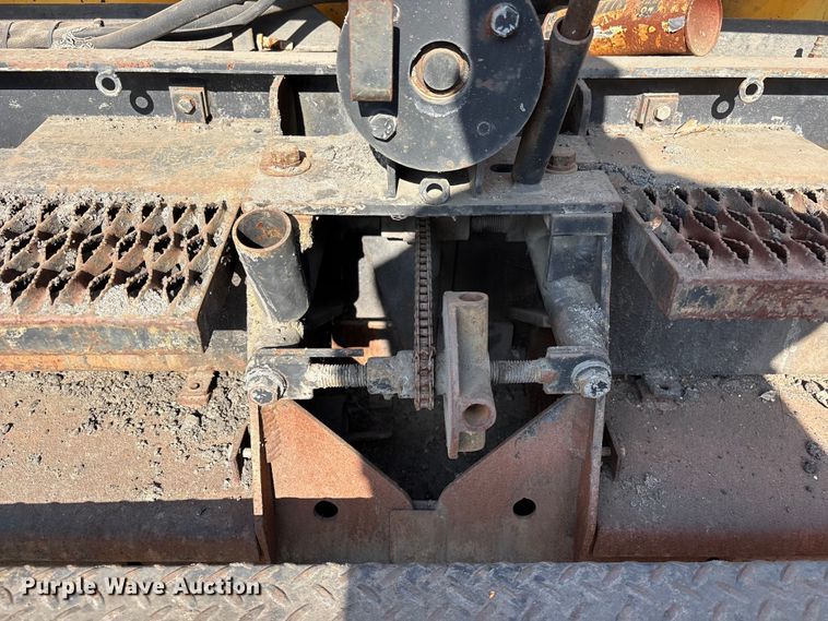 image for item EL2599 2005 Leeboy 8500 paver